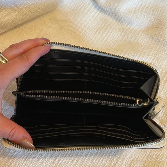 COACH Accordion Zip wallet in prairie print - 59014- NWT - Picture 6 of 8